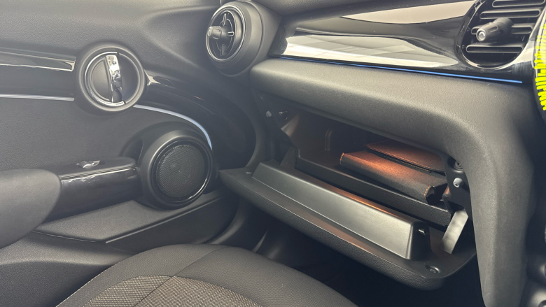 MINI Hatchback 1.5 Cooper Classic 5dr Petrol Hatchback